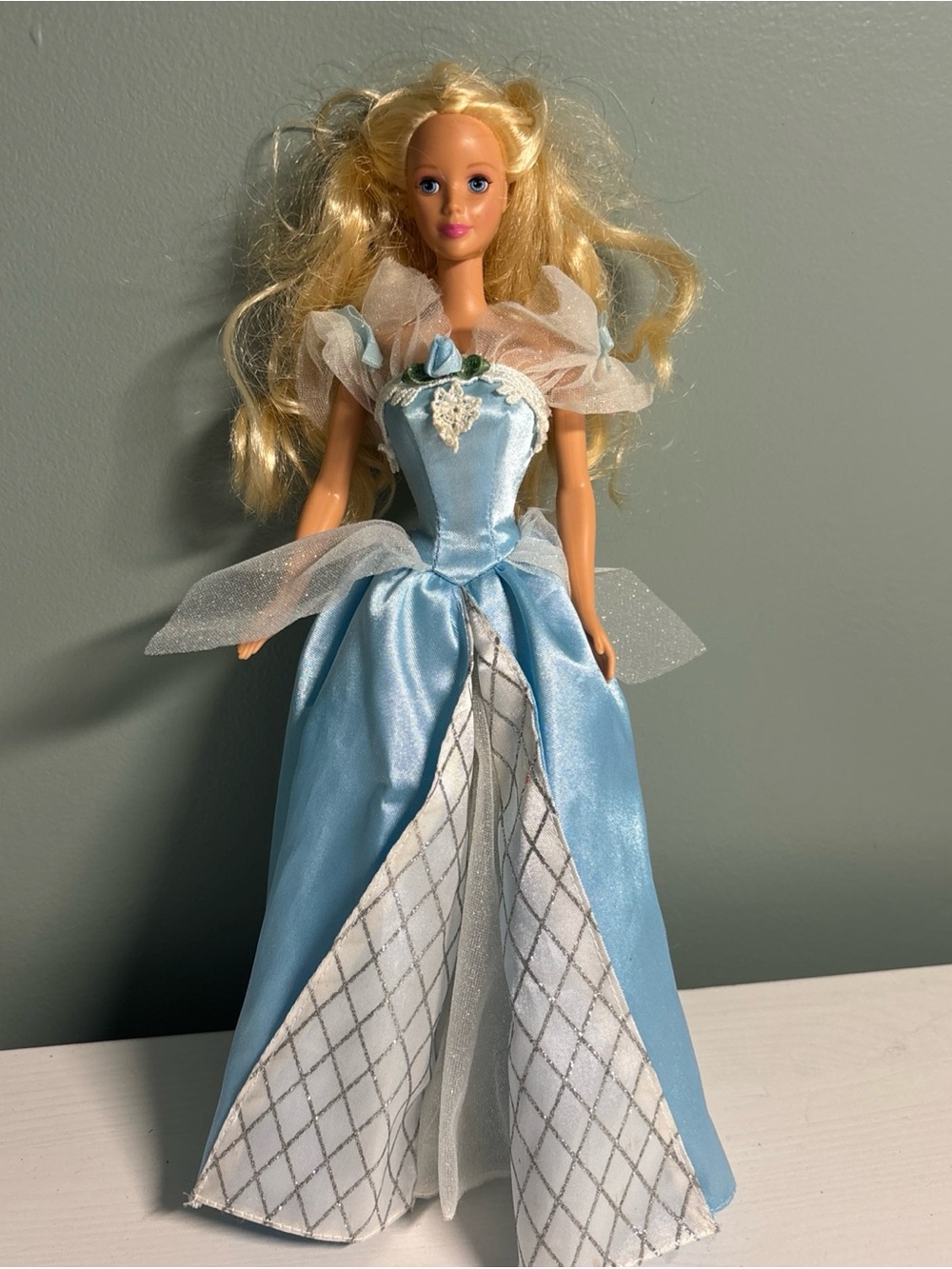 Vintage 1990’s Sleeping Beauty Barbie -with Magic Eyes Missing Accessories